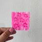Schönheit von Innen: Pinkfarbener, abstrakter Blumen-Sticker mit Glaubensbotschaft
