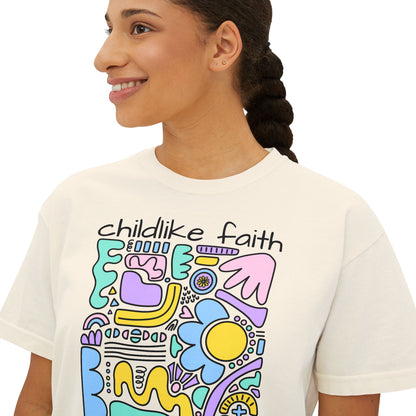 Childlike Faith Damen Boxy T-Shirt